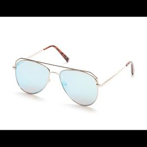 Vince Camuto Aviator Sunglasses w/ Case